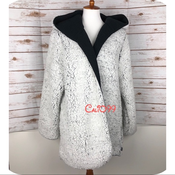 New Victoria's Secret VS Pink Sherpa Reversible Cardigan M/L - Picture 4 of 7